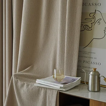 Френска завеса цвят на чай с мляко, затемняющее прозореца в спалнята си, лампата в хола, в луксозна атмосфера и висок клас lp